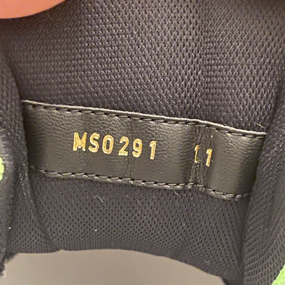 LV RUNNER TATIC SNEAKER - Picture 6 of 6